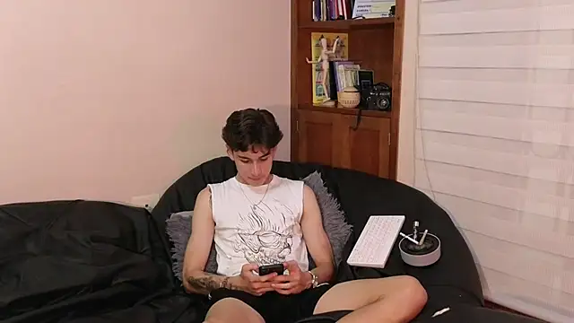 Snapshot of Derekswan chatting on June 4, 12:38 am Derekswan online show from June 4, 12:38 am