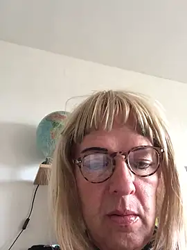 simone xdressing online show from October 5, 1:20 pm