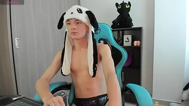 Snapshot of RYO_BLEU_ chatting on May 21, 8:27 pm RYO BLEU online show from May 21, 8:27 pm