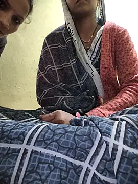 Snapshot of Geeta-143 chatting on November 15, 12:02 pm Geeta-143 online show from November 15, 12:02 pm