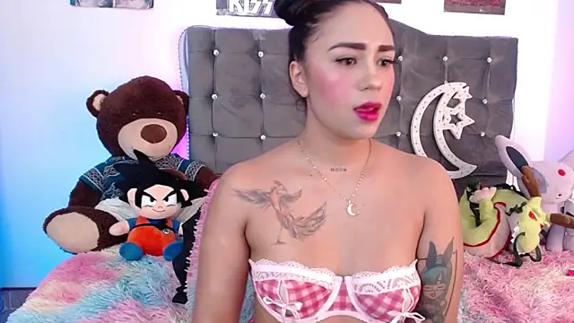 lunabritton1 online show from April 9, 2:22 am