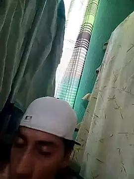 Snapshot of charlyver36 chatting on November 18, 2:21 pm charlyver36 online show from November 18, 2:21 pm