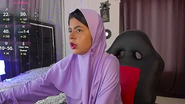 NaylaAbadi online show from November 18, 12:31 pm