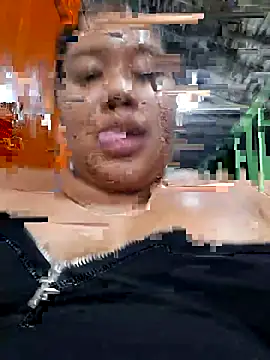 Snapshot of Sarahy- chatting on May 1, 12:26 am Sarahy- online show from May 1, 12:26 am