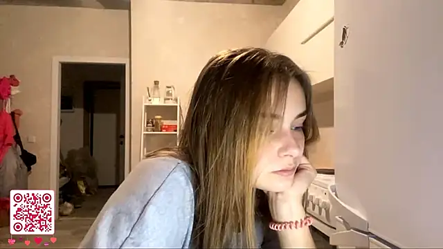 GeralynChiszar online show from November 23, 8:08 pm