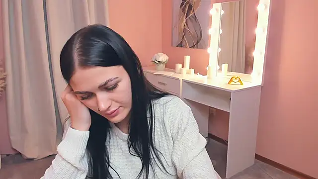 ShanelLevoy online show from November 12, 1:55 pm