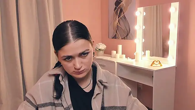 ShanelLevoy online show from November 14, 8:13 am