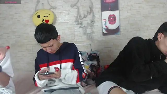 axel milo kairo and noa online show from November 25, 12:32 am