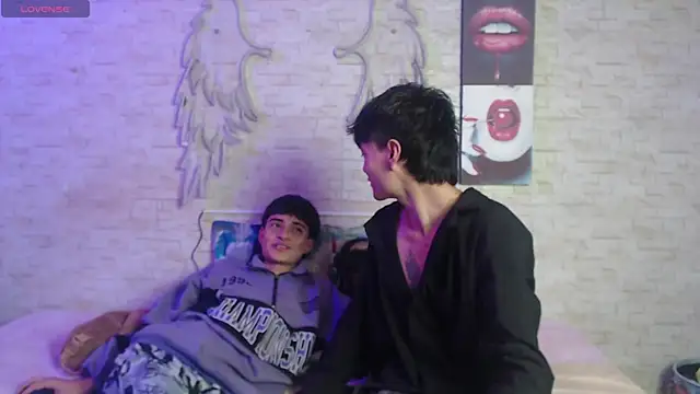 axel milo kairo and noa online show from December 19, 3:41 pm