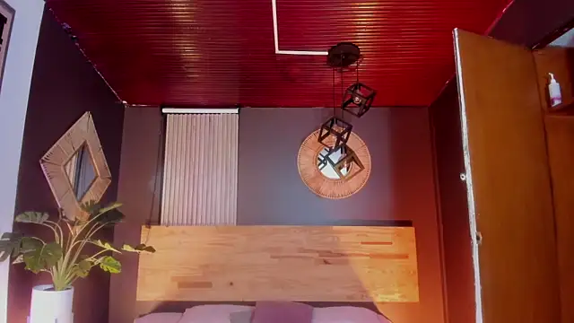 Snapshot of Velvet_Dreamss chatting on February 12, 11:49 am Velvet Dreamss online show from February 12, 11:49 am