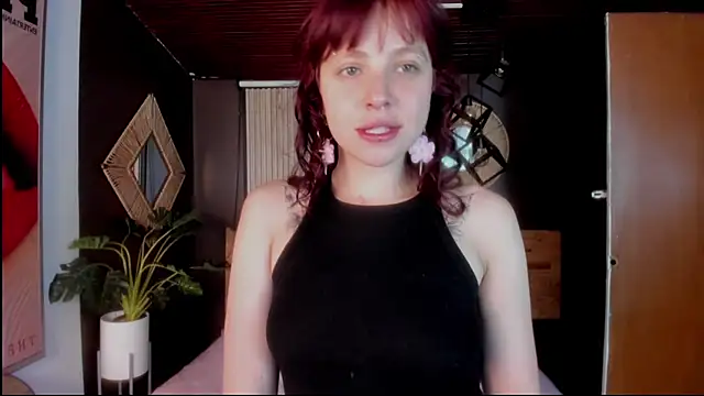 Snapshot of Velvet_Dreamss chatting on February 21, 11:33 am Velvet Dreamss online show from February 21, 11:33 am