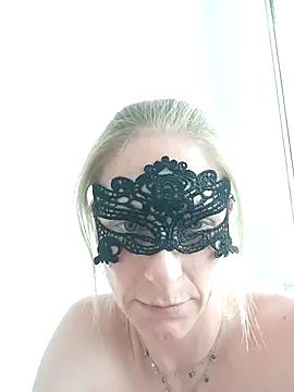 Snapshot of MelleEloa chatting on May 2, 12:10 pm MelleEloa online show from May 2, 12:10 pm