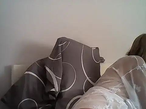 Snapshot of MelleEloa chatting on June 8, 1:22 pm MelleEloa online show from June 8, 1:22 pm