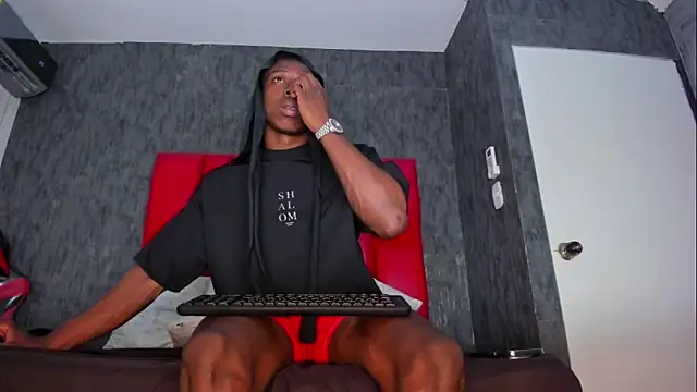 Snapshot of mike_aly chatting on February 21, 3:29 am mike aly online show from February 21, 3:29 am