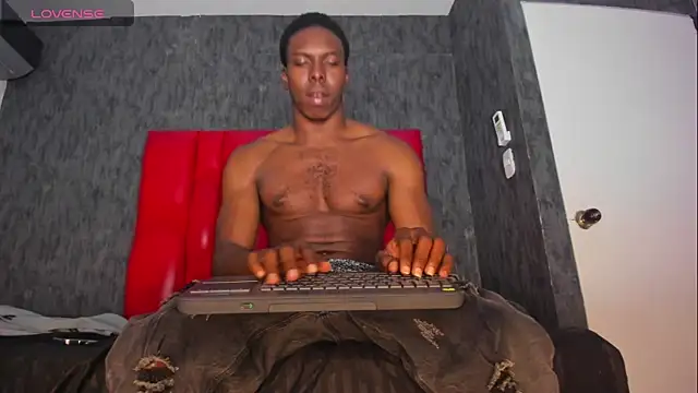 Snapshot of mike_aly chatting on February 25, 3:49 am mike aly online show from February 25, 3:49 am