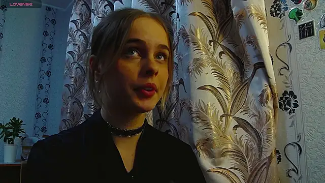 AlicaLOVEalisa777 online show from December 15, 4:55 pm