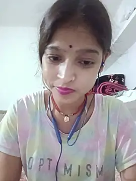 Mohnicute online show from May 18, 9:09 pm