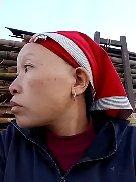 girl-hot2x online show from December 18, 1:28 pm