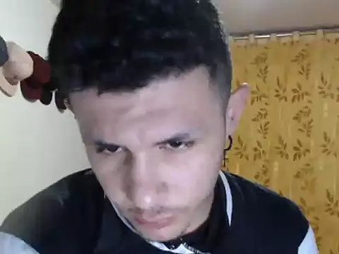 damiansexyboy69 online show from November 12, 4:46 am