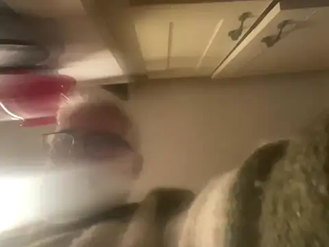 Snapshot of LeatherSdaddy chatting on December 3, 7:23 pm LeatherSdaddy online show from December 3, 7:23 pm