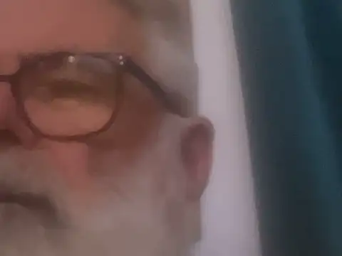 Snapshot of LeatherSdaddy chatting on December 4, 6:38 pm LeatherSdaddy online show from December 4, 6:38 pm