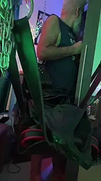 Snapshot of LeatherSdaddy chatting on December 17, 11:16 am LeatherSdaddy online show from December 17, 11:16 am