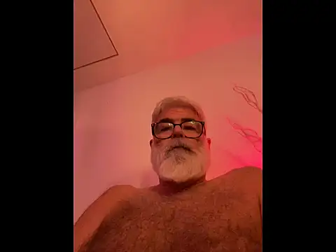 Snapshot of LeatherSdaddy chatting on January 7, 5:54 am LeatherSdaddy online show from January 7, 5:54 am