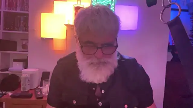 LeatherSdaddy online show from April 18, 2:04 am