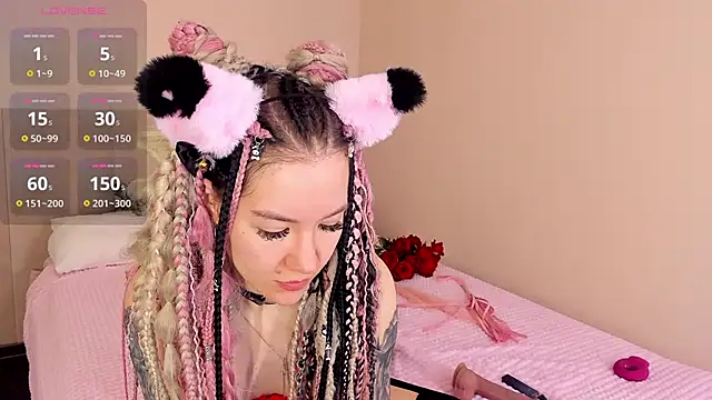 Lina Moony online show from December 3, 2:30 am