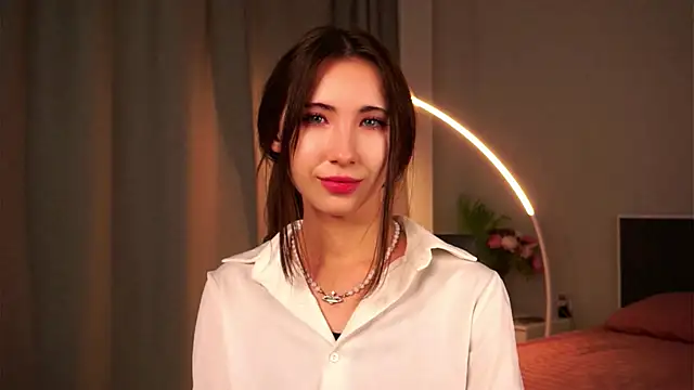 NanceeWestaway online show from November 18, 6:01 pm