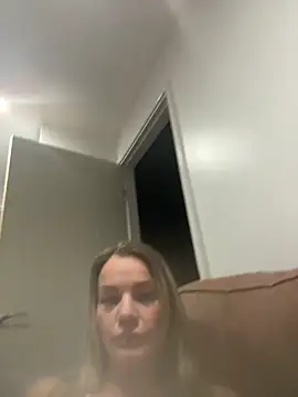 Cutebrowneyes  online show from December 19, 11:12 pm