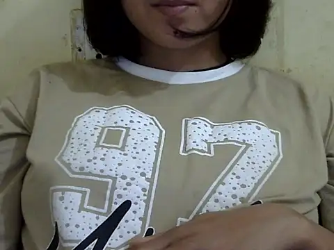 Snapshot of Anika_Singh chatting on May 12, 9:50 am Anika Singh online show from May 12, 9:50 am
