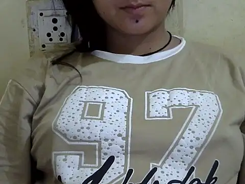 Snapshot of Anika_Singh chatting on May 13, 4:10 am Anika Singh online show from May 13, 4:10 am