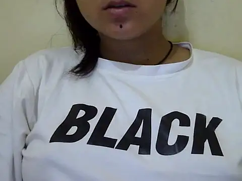 Snapshot of Anika_Singh chatting on May 31, 9:38 am Anika Singh online show from May 31, 9:38 am