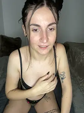 Snapshot of AuroraAllure_27 chatting on November 21, 5:33 pm AuroraAllure 27 online show from November 21, 5:33 pm