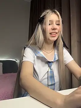 Snapshot of Olivia1Taylor1 chatting on November 18, 6:07 am Olivia1Taylor1 online show from November 18, 6:07 am