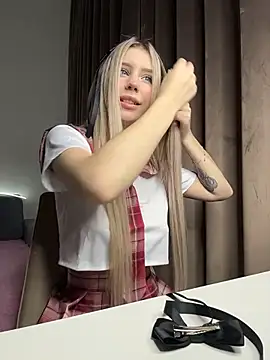 Snapshot of Olivia1Taylor1 chatting on November 27, 7:10 am Olivia1Taylor1 online show from November 27, 7:10 am