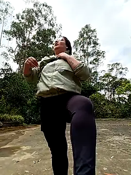 Snapshot of SaloGray8 chatting on February 9, 3:38 pm SaloGray8 online show from February 9, 3:38 pm