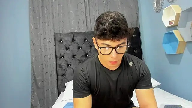 Dereck delaVega online show from November 12, 11:47 pm