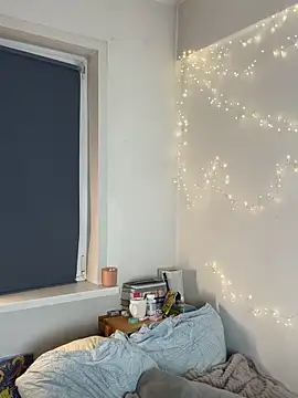 yoyogirlx online show from February 7, 2:10 pm