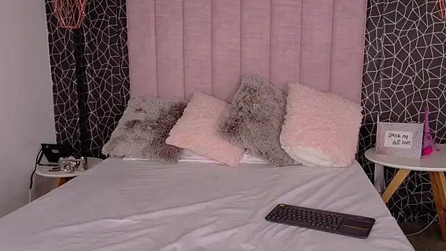 IrisDeLaVega  online show from March 28, 2:49 pm