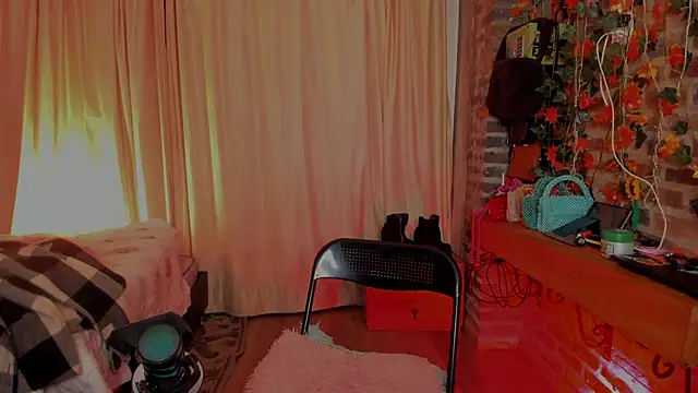 LaGoldenBitch online show from February 25, 10:47 am