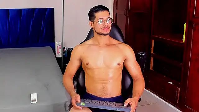 Nolan joness online show from April 8, 9:15 pm