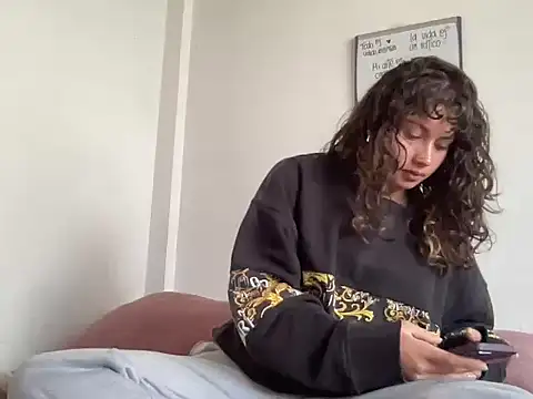 Snapshot of Dreana chatting on December 15, 7:18 pm Dreana online show from December 15, 7:18 pm