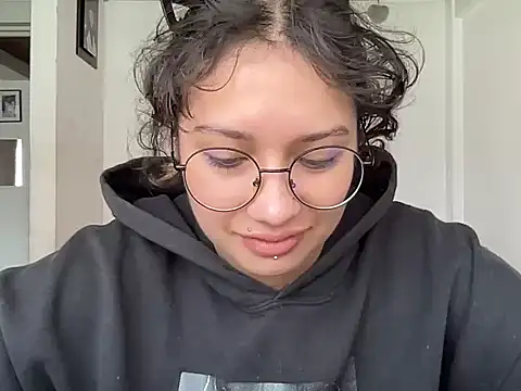 Snapshot of Dreana chatting on February 23, 4:15 pm Dreana online show from February 23, 4:15 pm