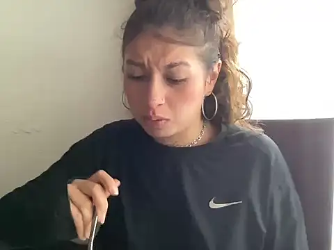 Snapshot of Dreana chatting on February 24, 5:44 pm Dreana online show from February 24, 5:44 pm