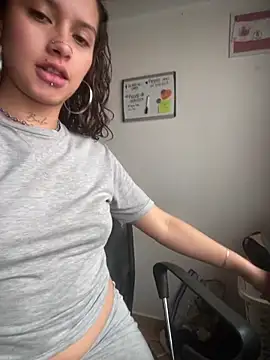 Snapshot of Dreana chatting on February 27, 9:59 pm Dreana online show from February 27, 9:59 pm