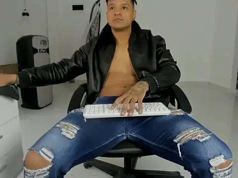 master leather online show from April 5, 6:38 pm