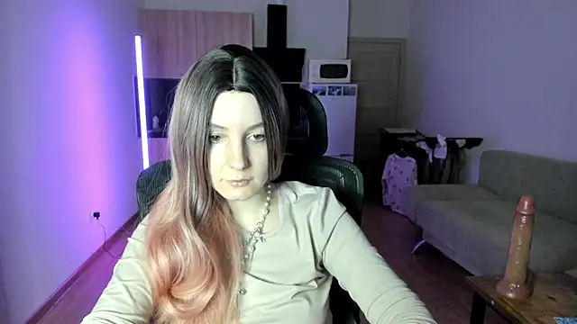 Snapshot of v_crizis324 chatting on November 20, 1:33 pm v crizis324 online show from November 20, 1:33 pm