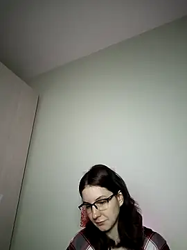 Snapshot of v_crizis324 chatting on February 9, 4:44 pm v crizis324 online show from February 9, 4:44 pm